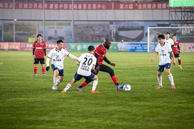 比利时甲级联赛：沙勒罗瓦 VS 根特